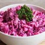 САЛАТ ИЗ СВЕКЛЫ ПО ЭТОМУ РЕЦЕПТУ ПОЛУЧАЕТСЯ НАСТОЛЬКО ВКУСНЫЙ ЧТО ПРОСТО НЕВОЗМОЖНО ОТОРВАТЬСЯ