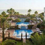 Booking рекомендует отменять брони отелей в Испании