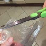 Зачем некоторые хозяйки надевают на кран пакет?