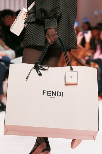 Неделя моды в Милане: Белла и Джиджи Хадид, Люси Хейл и другие на показе Fendi